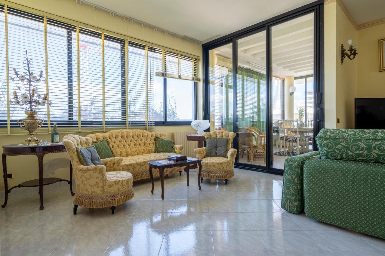 Grazia Attic Apartment With Terrace Trani Exterior photo