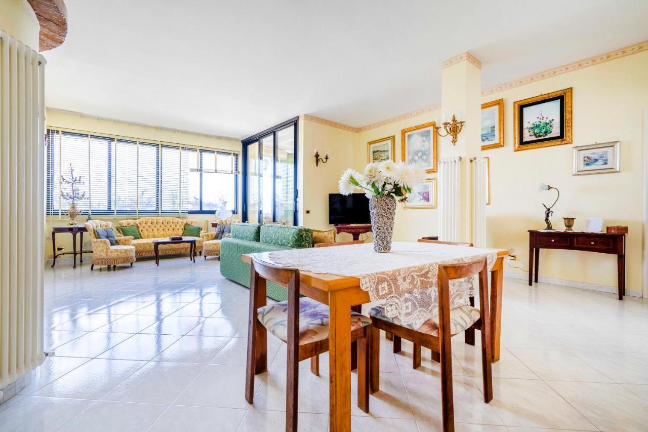 Grazia Attic Apartment With Terrace Trani Exterior photo